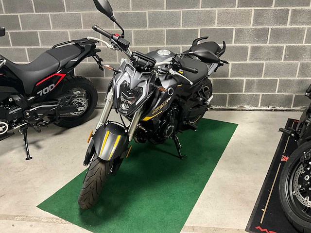 Voge 525r motorfiets - afbeelding 7 van  14