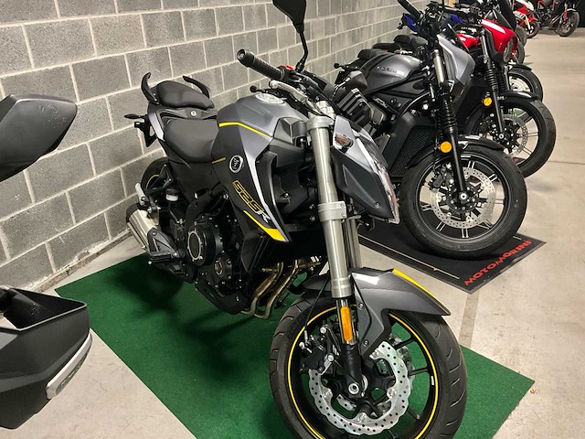 Voge 525r motorfiets - afbeelding 9 van  14