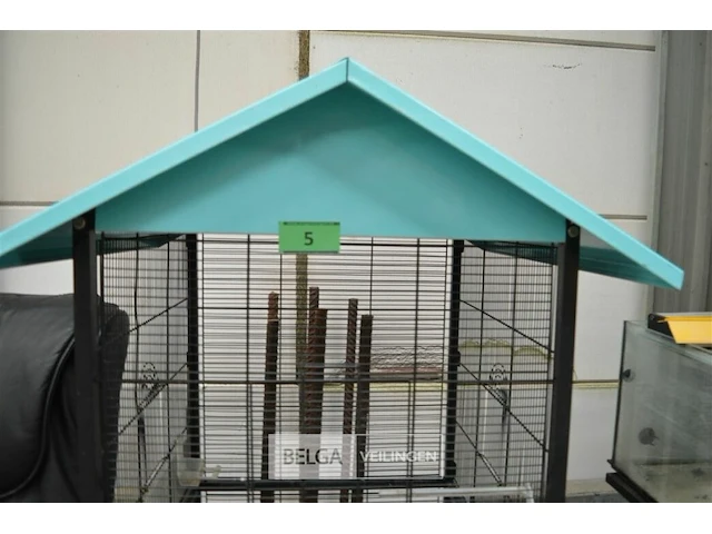 Vogelkooi met zadeldak - afbeelding 5 van  5