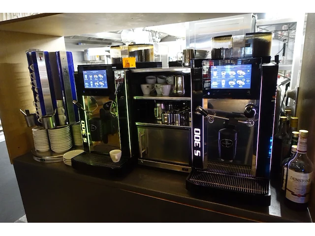 Volautomatische koffiemachine rex royal - afbeelding 1 van  9