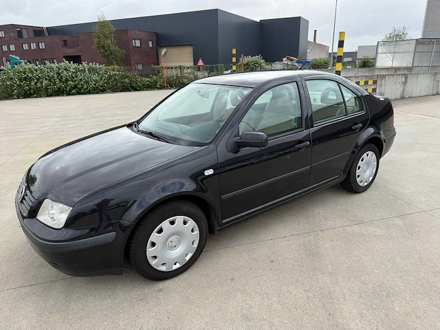 Volkswagen - 2000 - bora - personenauto - afbeelding 6 van  26