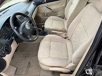 Volkswagen - 2000 - bora - personenauto - afbeelding 8 van  26