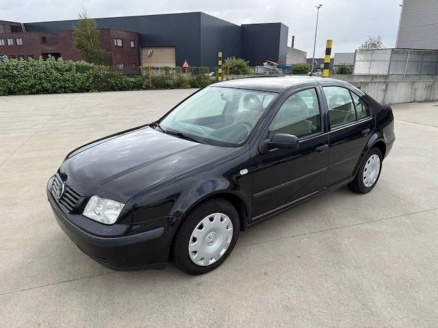 Volkswagen - 2000 - bora - personenauto - afbeelding 1 van  26