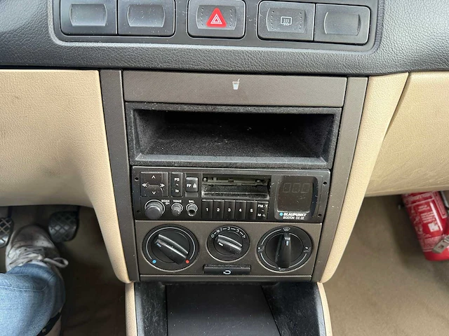 Volkswagen - 2000 - bora - personenauto - afbeelding 13 van  26