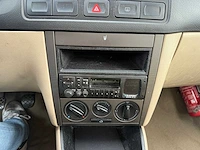 Volkswagen - 2000 - bora - personenauto - afbeelding 13 van  26