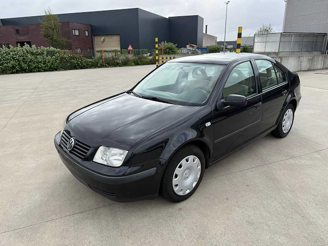 Volkswagen - 2000 - bora - personenauto - afbeelding 12 van  26