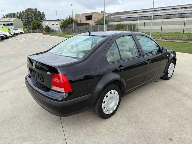 Volkswagen - 2000 - bora - personenauto - afbeelding 24 van  26