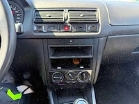 Volkswagen - 2004 - golf - 4 - personenauto - afbeelding 10 van  19