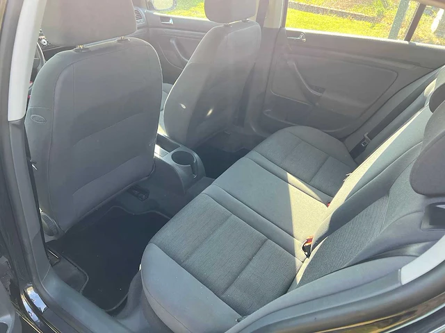 Volkswagen - 2004 - golf - personenauto - afbeelding 9 van  22