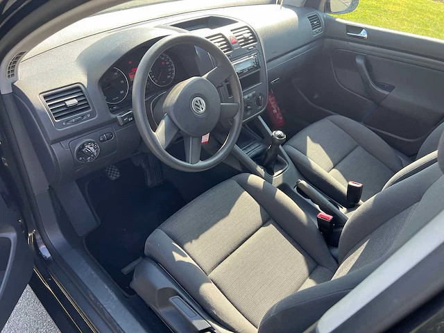Volkswagen - 2004 - golf - personenauto - afbeelding 10 van  22