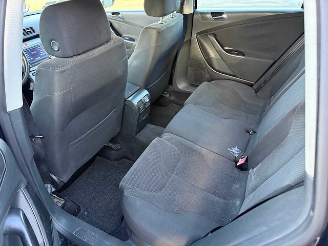 Volkswagen - 2005 - passat - personenauto - afbeelding 15 van  28