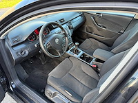 Volkswagen - 2005 - passat - personenauto - afbeelding 16 van  28