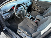 Volkswagen - 2005 - passat - personenauto - afbeelding 18 van  28