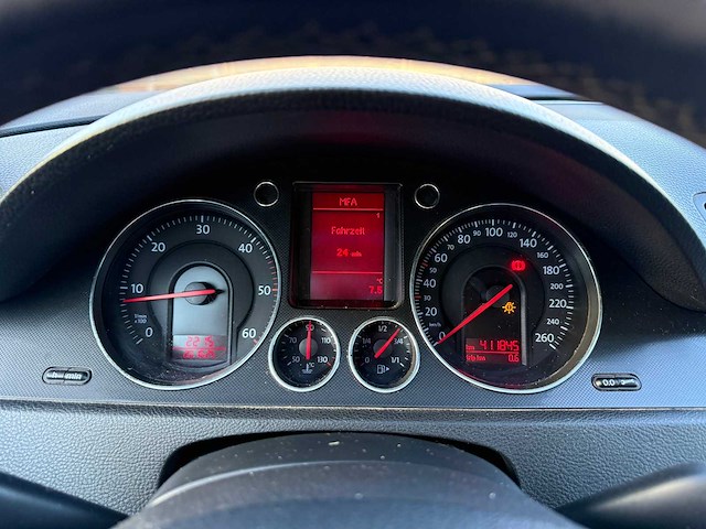 Volkswagen - 2005 - passat - personenauto - afbeelding 20 van  28