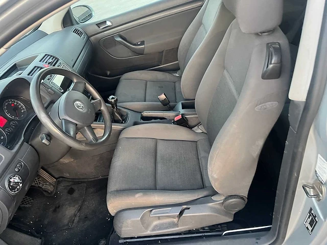 Volkswagen - 2006 - golf 5 - personenauto - afbeelding 7 van  18