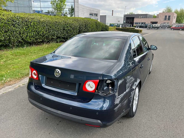 Volkswagen - 2007 - jetta - personenauto - afbeelding 2 van  30