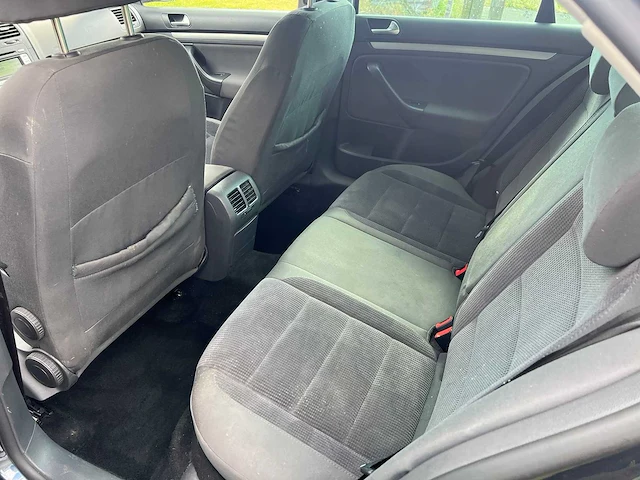 Volkswagen - 2007 - jetta - personenauto - afbeelding 19 van  30