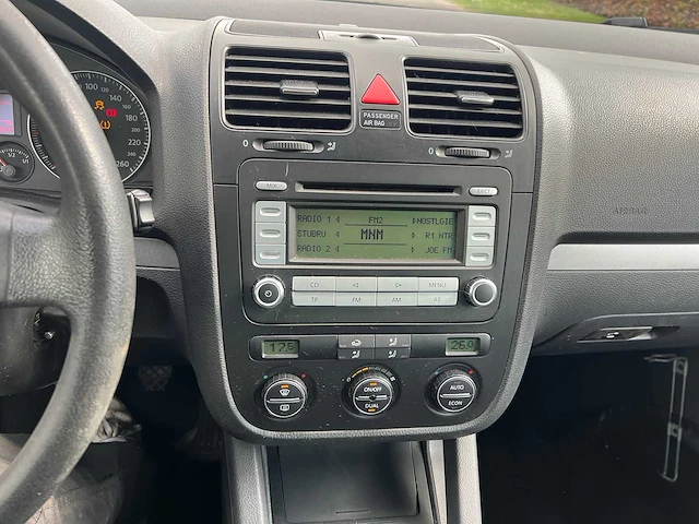 Volkswagen - 2007 - jetta - personenauto - afbeelding 22 van  30