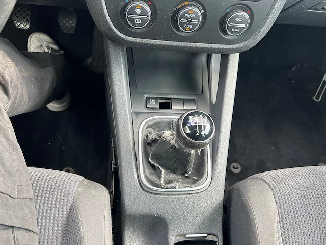 Volkswagen - 2007 - jetta - personenauto - afbeelding 24 van  30