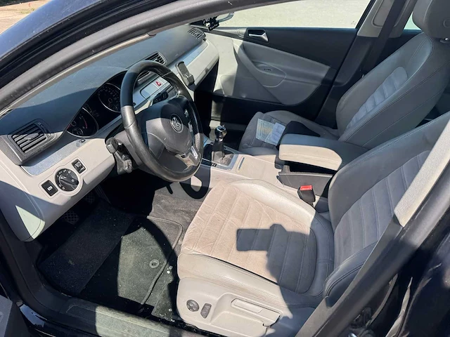 Volkswagen - 2009 - passat - personenauto - afbeelding 2 van  37