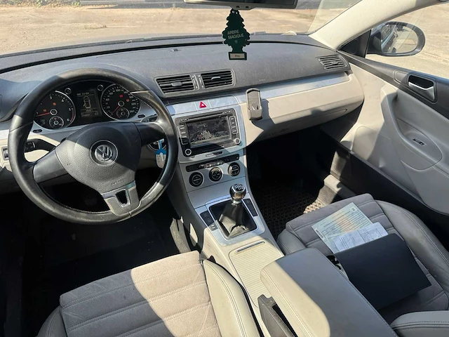 Volkswagen - 2009 - passat - personenauto - afbeelding 3 van  37
