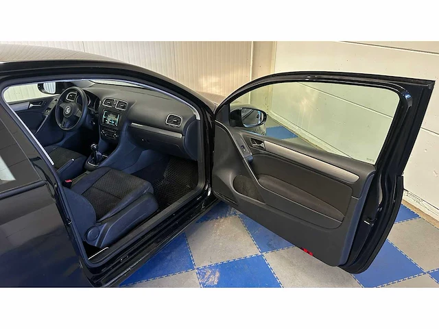 Volkswagen - 2010 - golf - personenauto - afbeelding 15 van  29