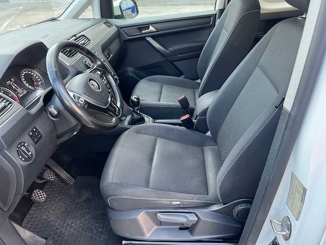 Volkswagen - 2017 - caddy - rolstoelvervoer - personenauto - afbeelding 15 van  32