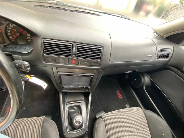 Volkswagen - golf - car - 2000 - afbeelding 8 van  26