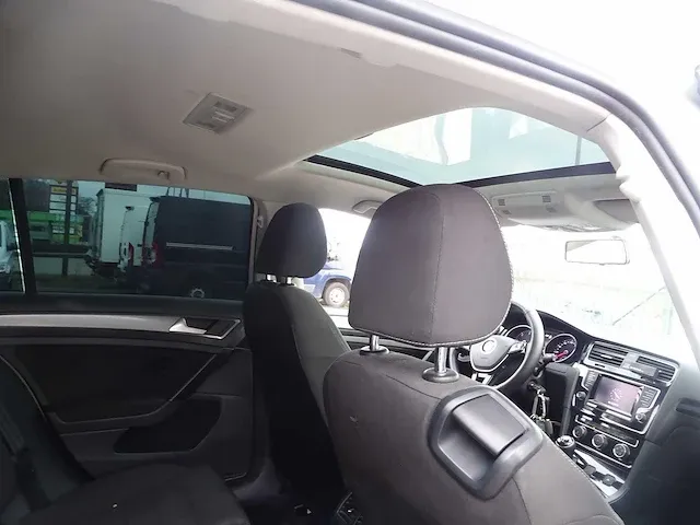 Volkswagen - golf - personenauto - afbeelding 8 van  28