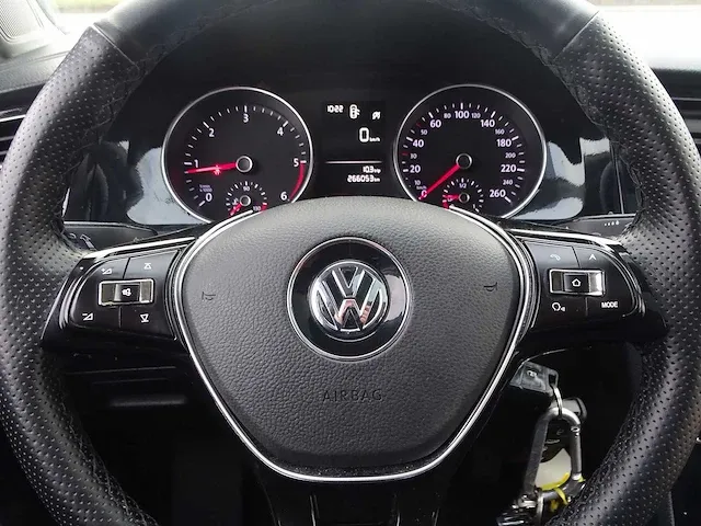 Volkswagen - golf - personenauto - afbeelding 11 van  28