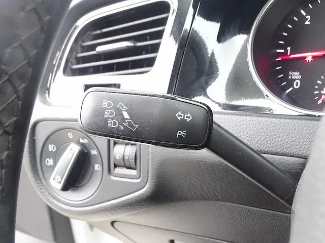 Volkswagen - golf - personenauto - afbeelding 15 van  28