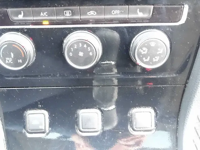 Volkswagen - golf - personenauto - afbeelding 17 van  28