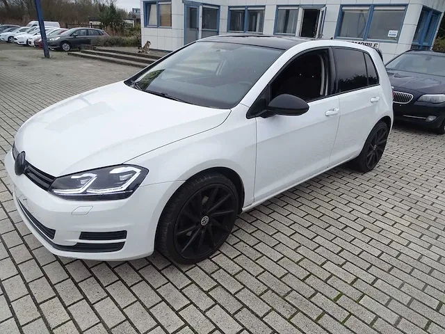Volkswagen - golf - personenauto - afbeelding 22 van  28