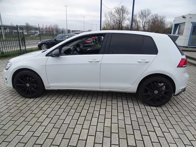 Volkswagen - golf - personenauto - afbeelding 23 van  28