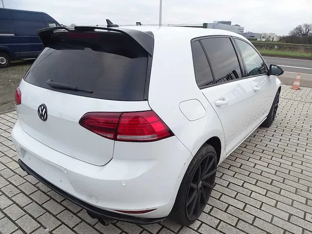 Volkswagen - golf - personenauto - afbeelding 26 van  28