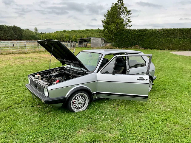Volkswagen - golf 1 - oldtimer - afbeelding 3 van  37