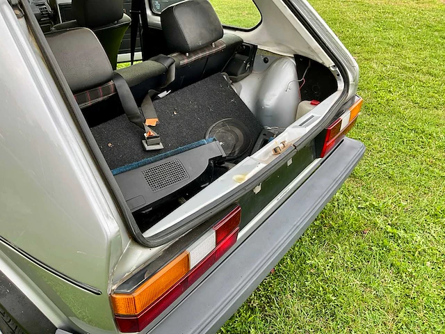 Volkswagen - golf 1 - oldtimer - afbeelding 11 van  37