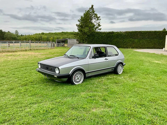 Volkswagen - golf 1 - oldtimer - afbeelding 1 van  37
