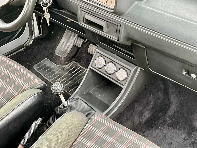 Volkswagen - golf 1 - oldtimer - afbeelding 19 van  37