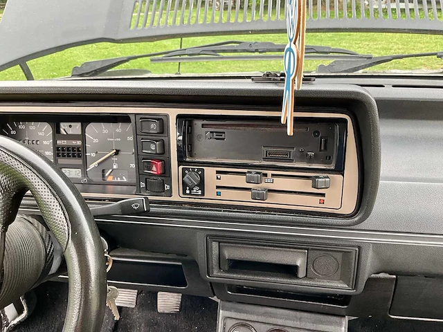 Volkswagen - golf 1 - oldtimer - afbeelding 24 van  37