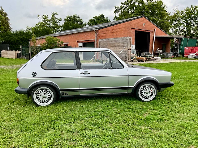 Volkswagen - golf 1 - oldtimer - afbeelding 33 van  37