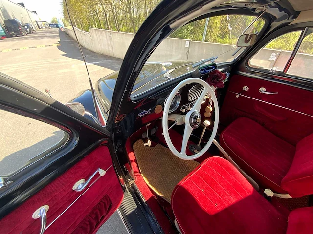 Volkswagen - kever - kever - oldtimer - afbeelding 13 van  43