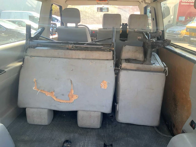Volkswagen - t4 - transporter - fourgonnette - afbeelding 9 van  17