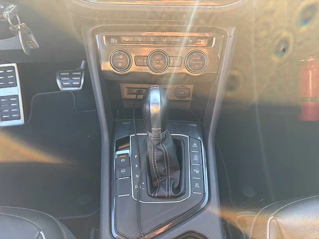 Volkswagen - tiguan - car - 2018- r-line - afbeelding 4 van  33