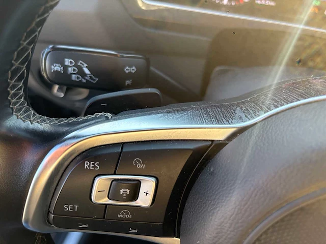 Volkswagen - tiguan - car - 2018 - afbeelding 7 van  33