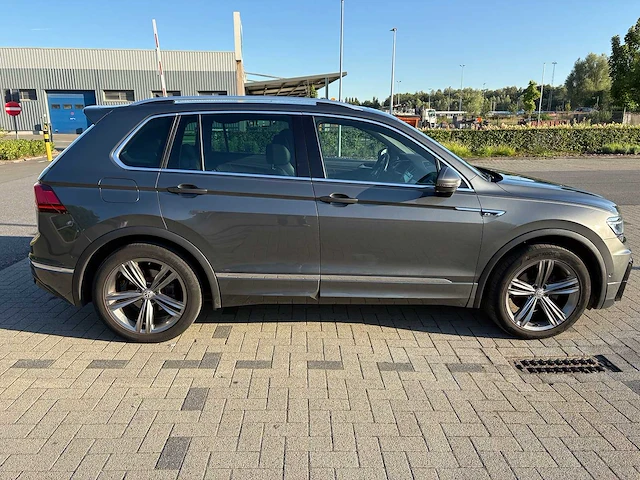 Volkswagen - tiguan - car - 2018 - afbeelding 30 van  33