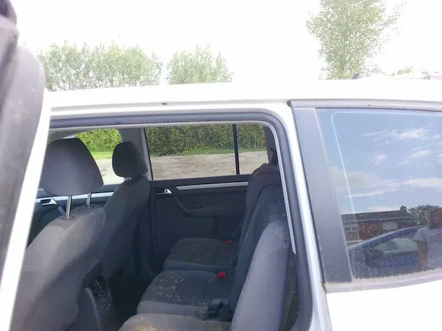 Volkswagen - touran - personenauto - 2011 - afbeelding 9 van  10