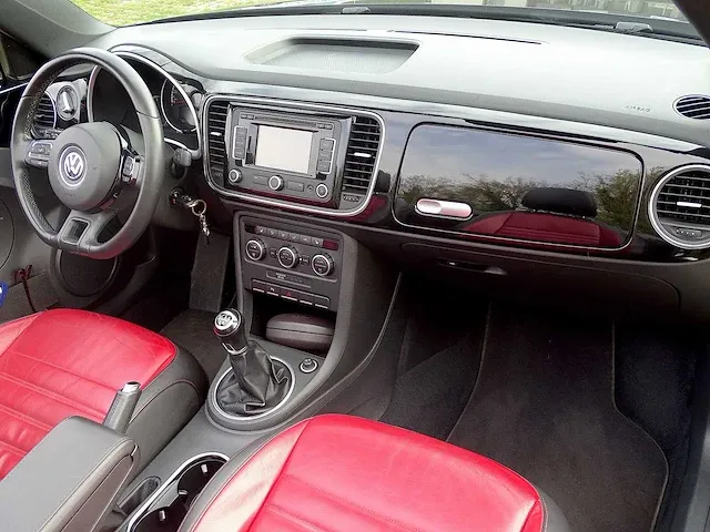 Volkswagen beetle cabrio 50's edition 1.6 tdi - afbeelding 10 van  52