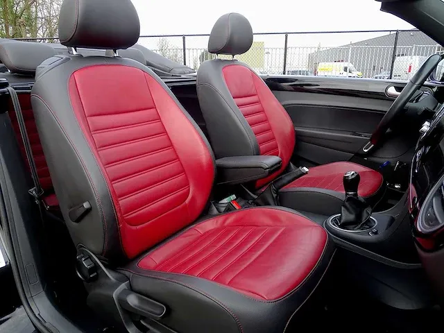 Volkswagen beetle cabrio 50's edition 1.6 tdi - afbeelding 11 van  52