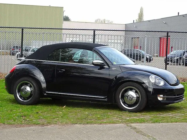 Volkswagen beetle cabrio 50's edition 1.6 tdi - afbeelding 44 van  52